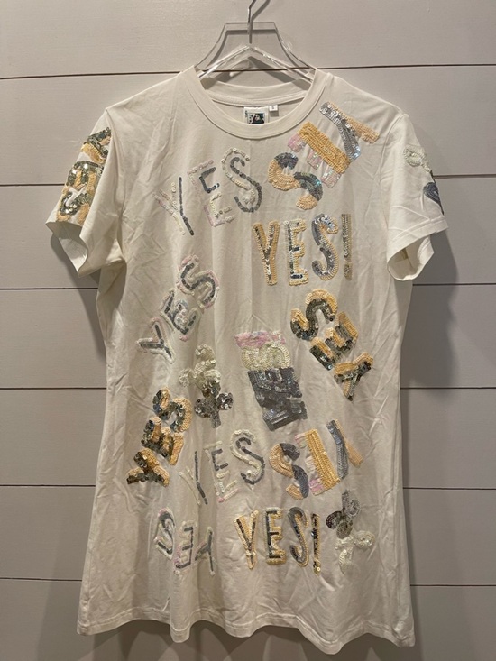 Queen Of Hearts Dresses & Skirts - Queen Of Hearts Sequin Embellished 'YES!' Graphic T-Shirt Dress Size Small